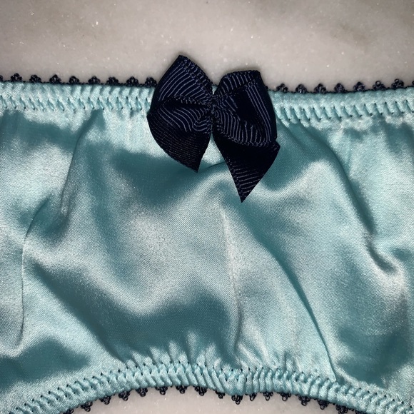 Claudette Dessous Paramour satin garter belt - Picture 2 of 7